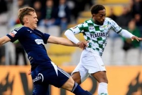 九游体育官网-包含冲刺阶段阿贾克斯豪取连胜——亚冠节点到来，质疑声仍在，更衣室氛围转暖的词条