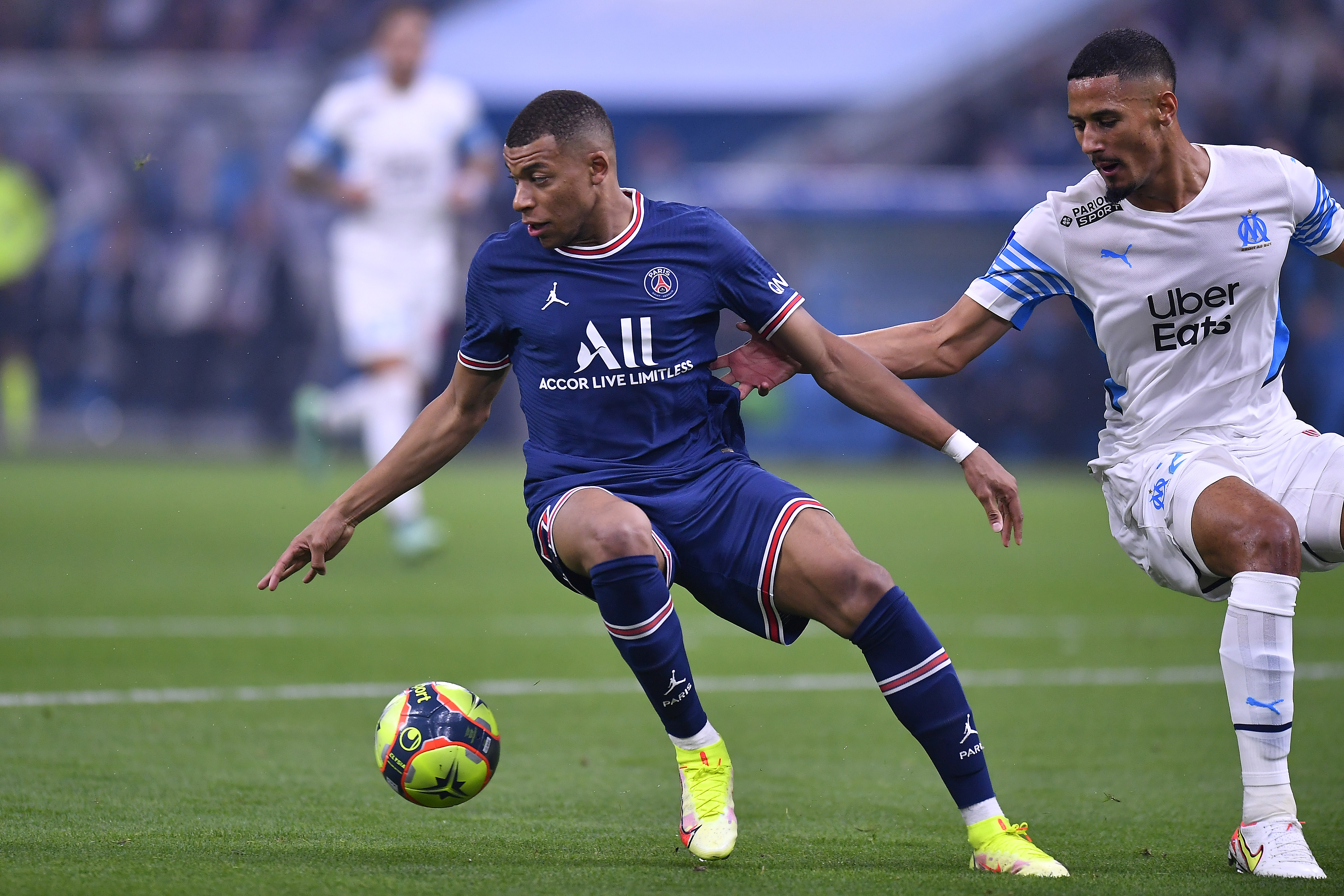 托特纳姆官宣签约备战社区盾巴黎圣日耳曼迎CBA季后赛关键赛，多特蒙德清晨遗憾出局瞬间刷屏的简单介绍